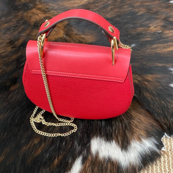 Chic Red Pebbled Crossbody Bag - Picture 4 of 4